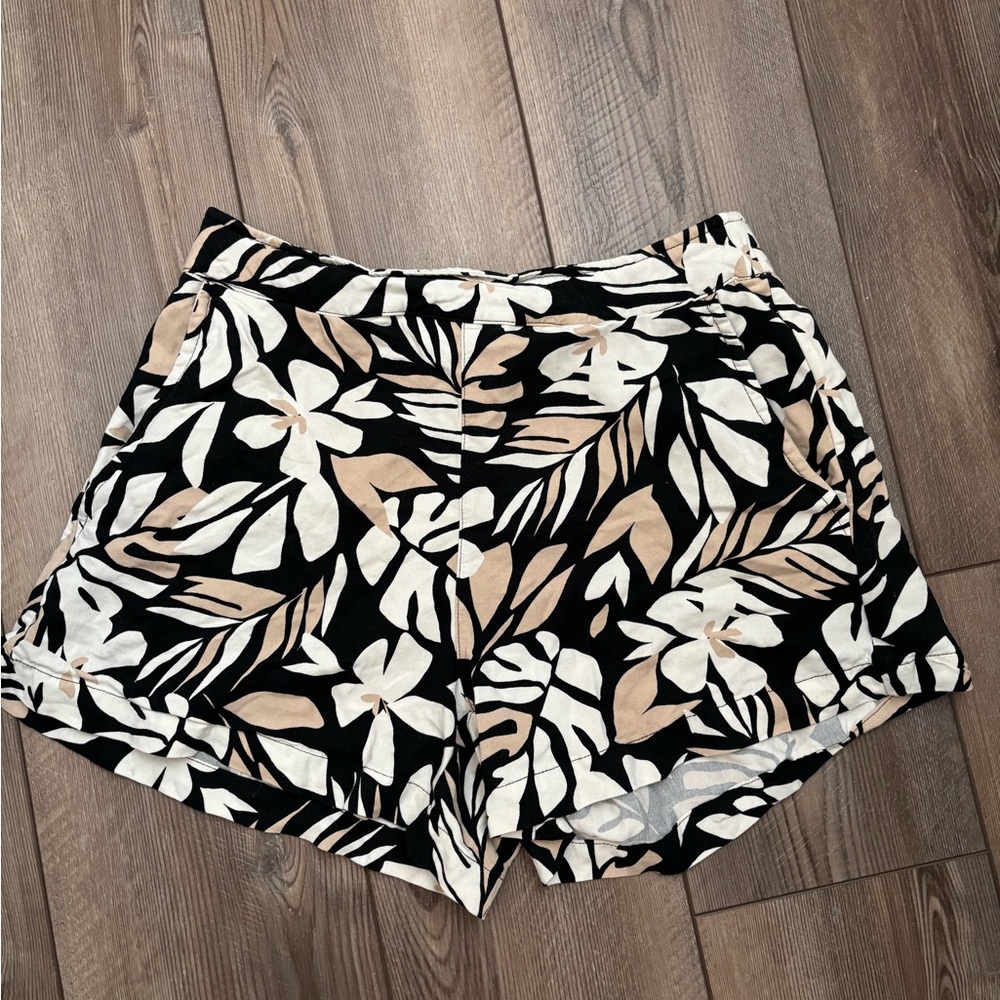 Old Navy—Playa Short Black, Cream & White